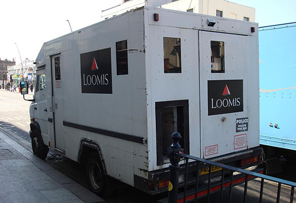 Fully Insured 3rd Party Non-Bank Non-Dealer Depository (e.g. Loomis)